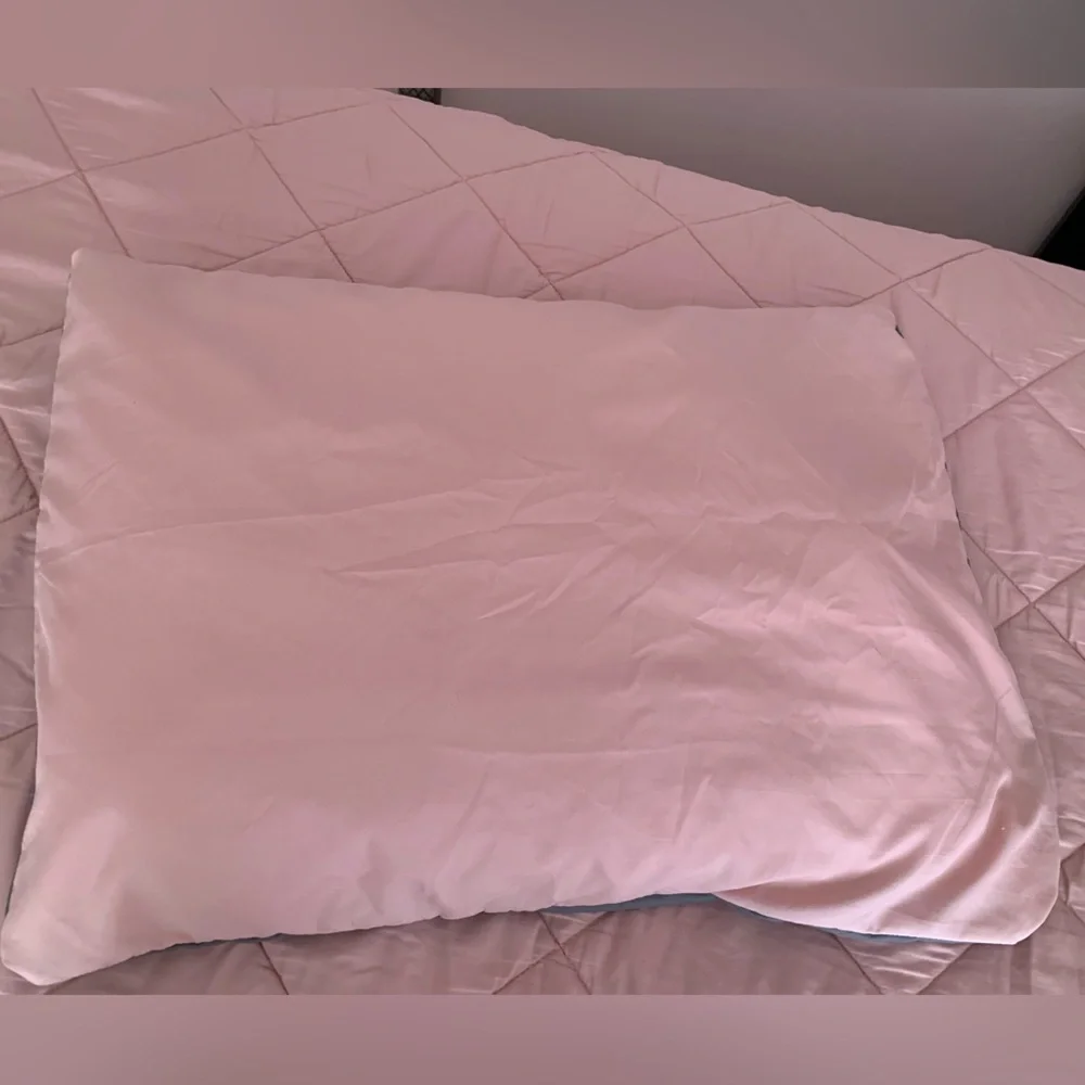Room Essentials Comforter & Sham 2 PC Bed Set Reversible Pink Grey Twin XL
